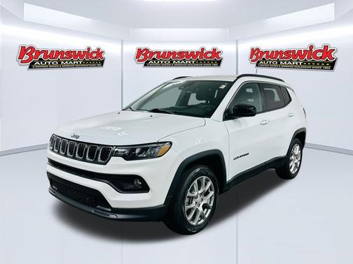 Bright White Clearcoat 2024 Jeep Compass Latitude Lux