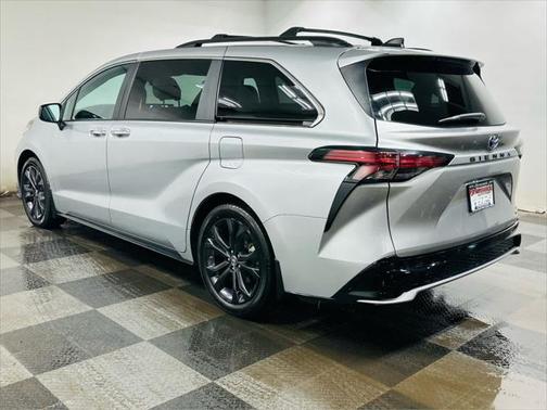 2022 Toyota Sienna XSE 7 Passenger