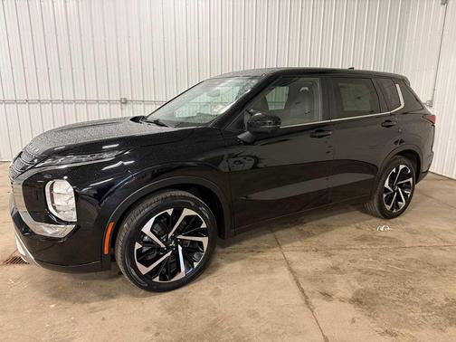 Labrador Black Pearl 2024 Mitsubishi Outlander SE 2.5 S-AWC