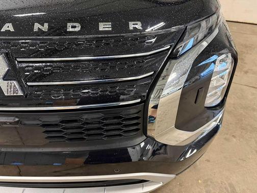 Labrador Black Pearl 2024 Mitsubishi Outlander SE 2.5 S-AWC