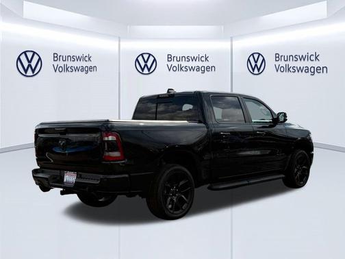 Diamond Black Crystal Pearlcoat 2023 RAM 1500 Laramie