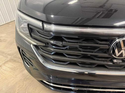Deep Black Pearl 2024 Volkswagen Atlas 2.0T SEL Premium R-Line 4MOTION
