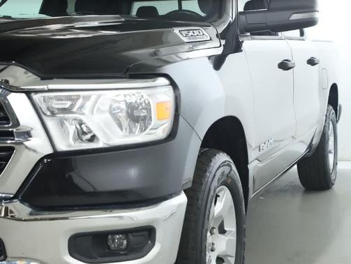 Diamond Black Crystal Pearlcoat 2023 RAM 1500 Big Horn/Lone Star