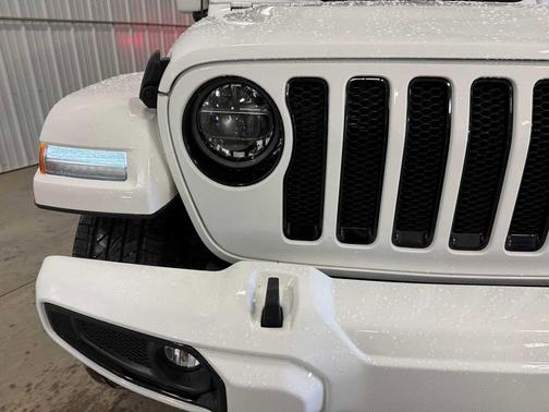 Bright White Clearcoat 2021 Jeep Wrangler Unlimited Sahara