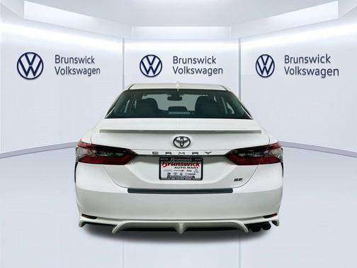 Ice Cap 2023 Toyota Camry SE