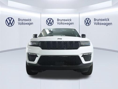 Bright White Clearcoat 2025 Jeep Grand Cherokee Limited