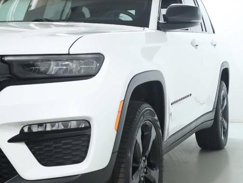 Bright White Clearcoat 2025 Jeep Grand Cherokee Limited