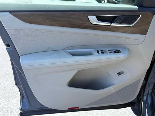 2025 Volkswagen Atlas 2.0T SE w/Technology 4MOTION