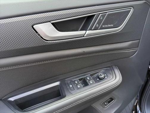 2025 Volkswagen Atlas Cross Sport 2.0T SEL Premium