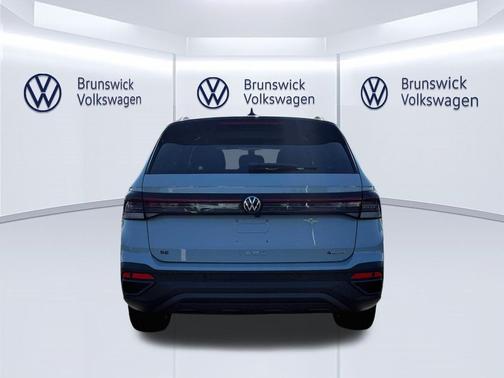 Monument Gray w/Deep Black Roof 2027 Volkswagen Taos SE Black