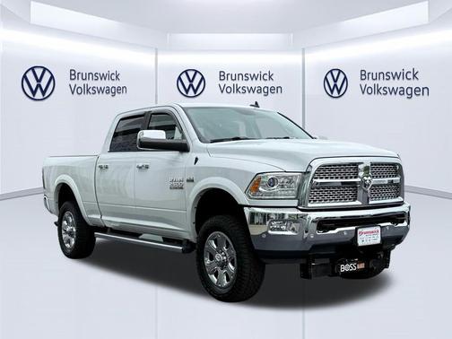 Bright White Clearcoat 2018 RAM 2500 Laramie Crew Cab 4x4 6'4' Box