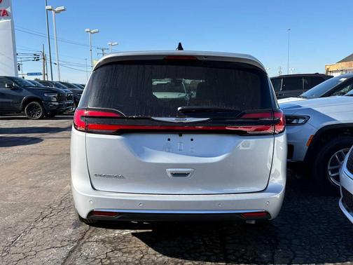 2026 Chrysler Pacifica L