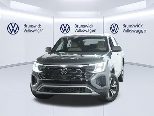 Platinum Gray Metallic 2024 Volkswagen Atlas Cross Sport 2.0T SE