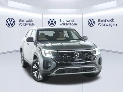 Platinum Gray Metallic 2024 Volkswagen Atlas Cross Sport 2.0T SE