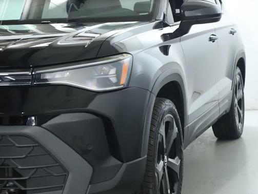 2025 Volkswagen Taos 1.5T SE Black