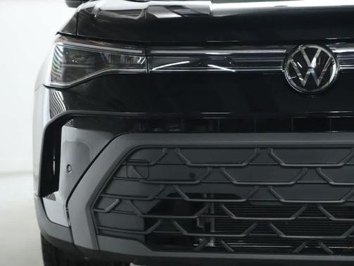 2025 Volkswagen Taos 1.5T SE Black