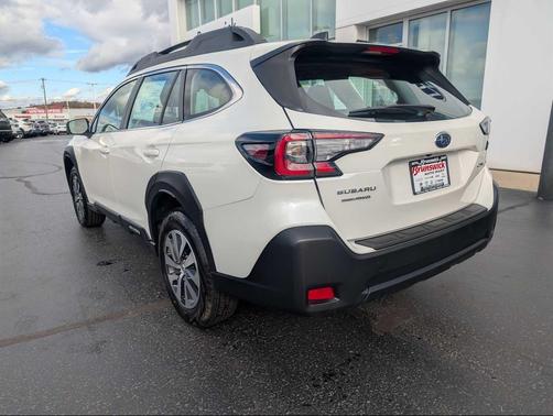 2025 Subaru Outback Base
