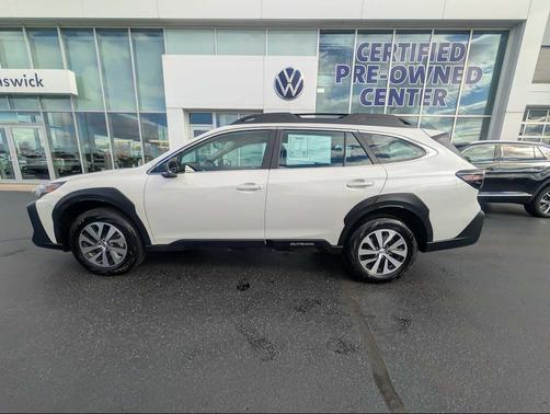 2025 Subaru Outback Base