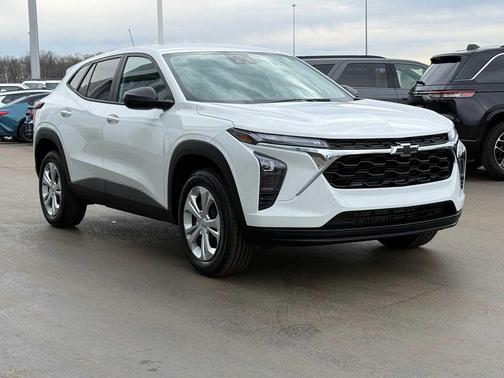 Summit White 2024 Chevrolet Trax LS