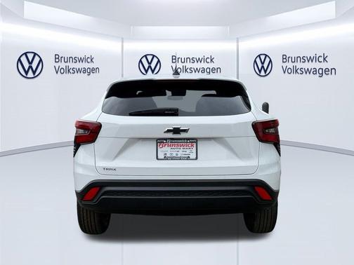 Summit White 2024 Chevrolet Trax LS