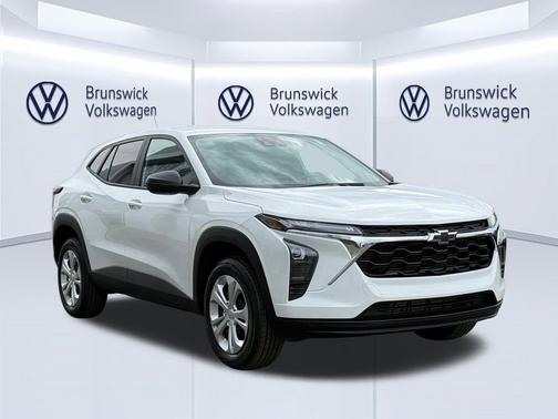 Summit White 2024 Chevrolet Trax LS