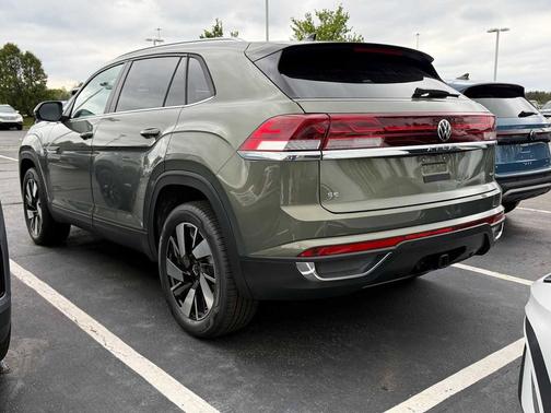 avocado green pearl 2026 Volkswagen Atlas Cross Sport 2.0T SE w/Technology 4MOTION