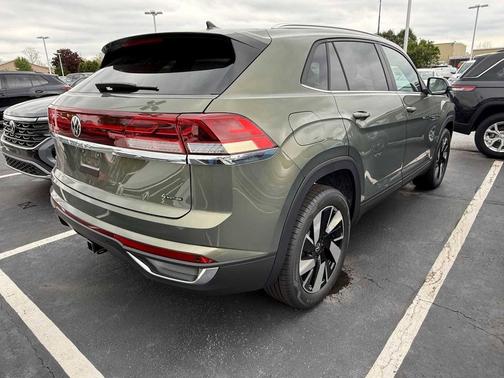 avocado green pearl 2026 Volkswagen Atlas Cross Sport 2.0T SE w/Technology 4MOTION