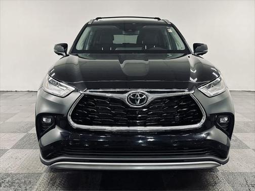 2023 Toyota Highlander Hybrid Platinum
