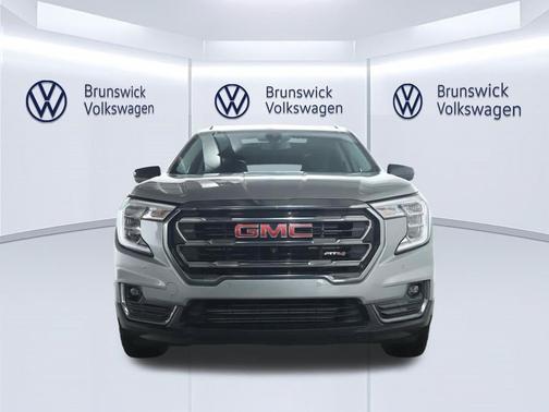 Sterling Metallic 2024 GMC Terrain AWD AT4
