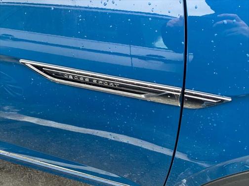 2025 Volkswagen Atlas Cross Sport 2.0T SEL Premium