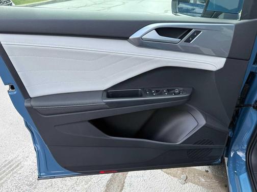2025 Volkswagen Taos 1.5T SEL