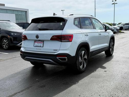 Pure White 2024 Volkswagen Taos 1.5T SE