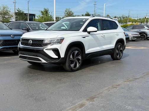 Pure White 2024 Volkswagen Taos 1.5T SE