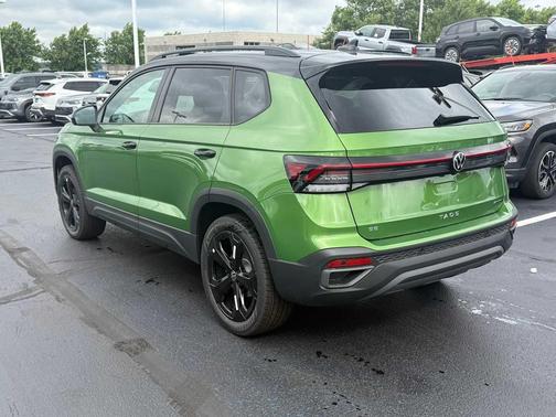 2025 Volkswagen Taos 1.5T SE Black