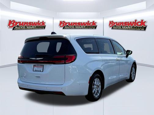 Bright White Clearcoat 2023 Chrysler Pacifica Touring L