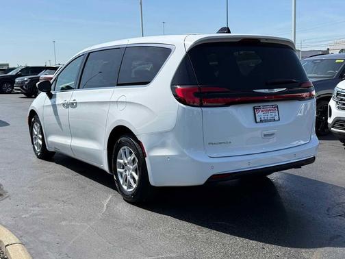 Bright White Clearcoat 2023 Chrysler Pacifica Touring L