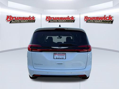 Bright White Clearcoat 2023 Chrysler Pacifica Touring L