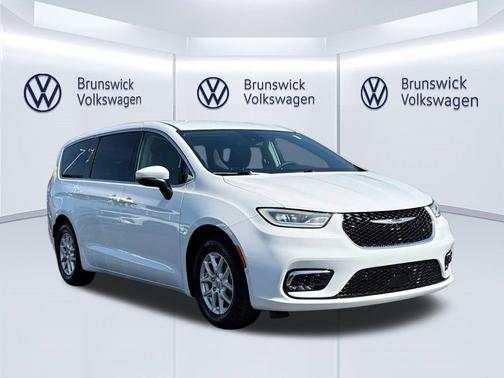 Bright White Clearcoat 2023 Chrysler Pacifica Touring L
