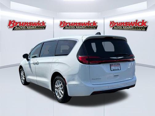 Bright White Clearcoat 2023 Chrysler Pacifica Touring L