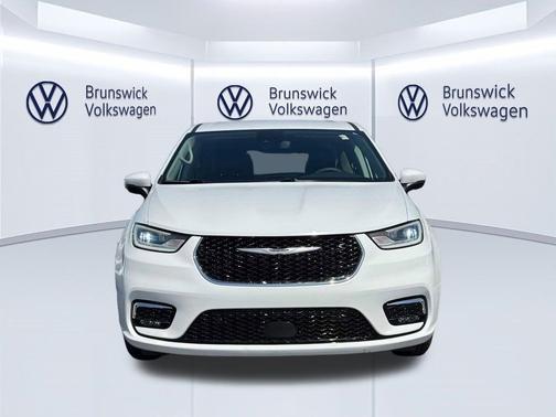 Bright White Clearcoat 2023 Chrysler Pacifica Touring L