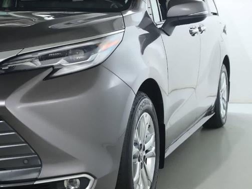 Predawn Gray Mica 2022 Toyota Sienna Platinum