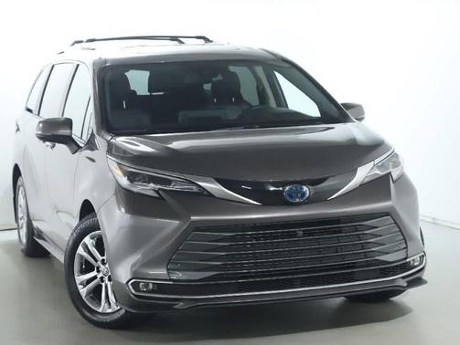 Predawn Gray Mica 2022 Toyota Sienna Platinum