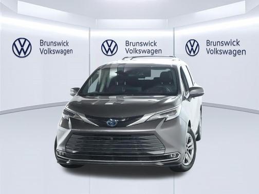 Predawn Gray Mica 2022 Toyota Sienna Platinum