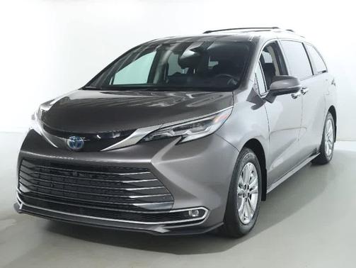 Predawn Gray Mica 2022 Toyota Sienna Platinum