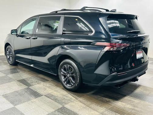 2024 Toyota Sienna Woodland Edition