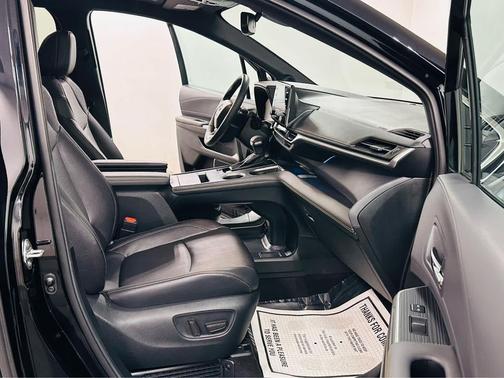 2024 Toyota Sienna Woodland Edition