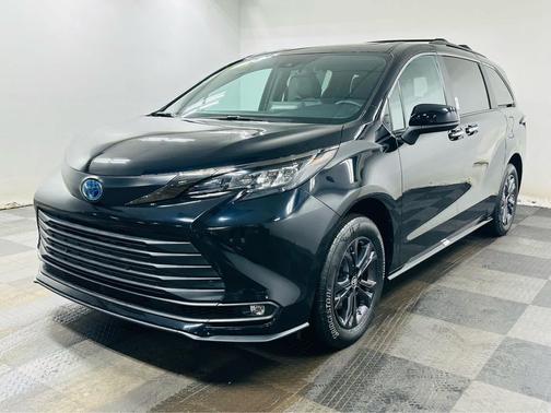 2024 Toyota Sienna Woodland Edition