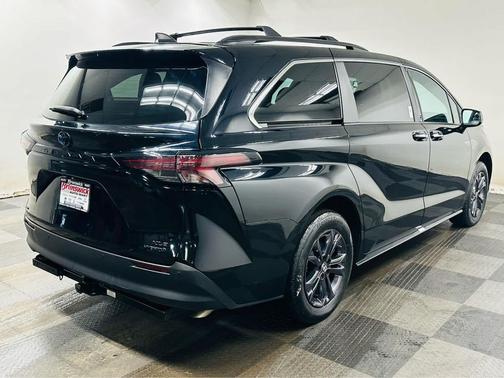 2024 Toyota Sienna Woodland Edition