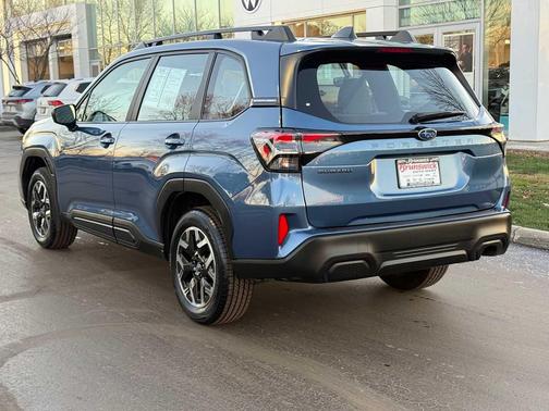 2025 Subaru Forester Base