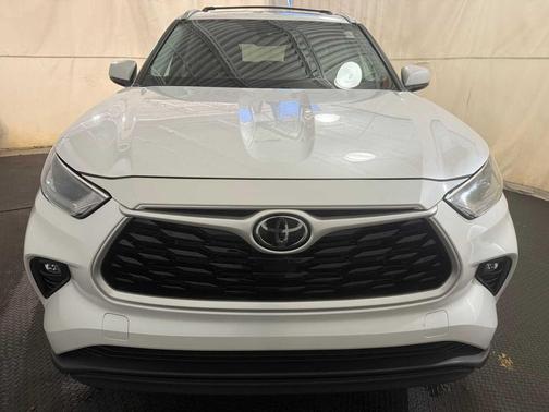 Wind Chill Pearl 2023 Toyota Highlander XLE